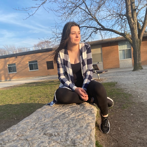 Meet your Posher, Ashlin - Picture 2 of 3